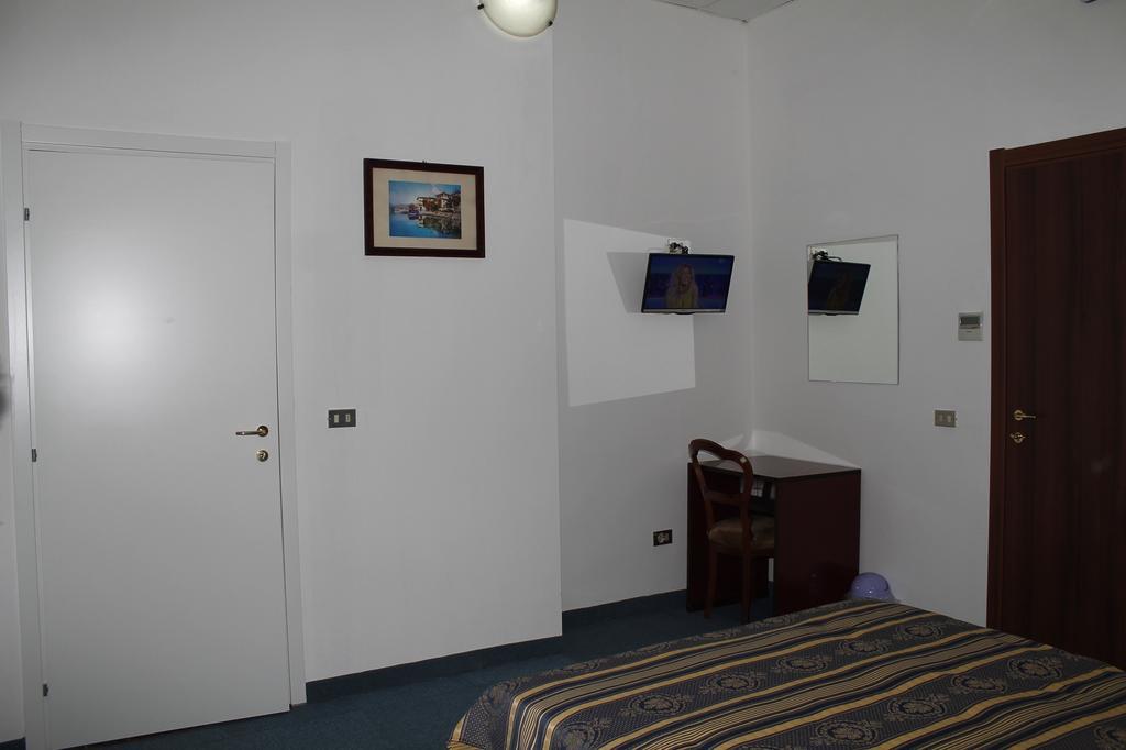 Hotel Luisa Milano Værelse billede